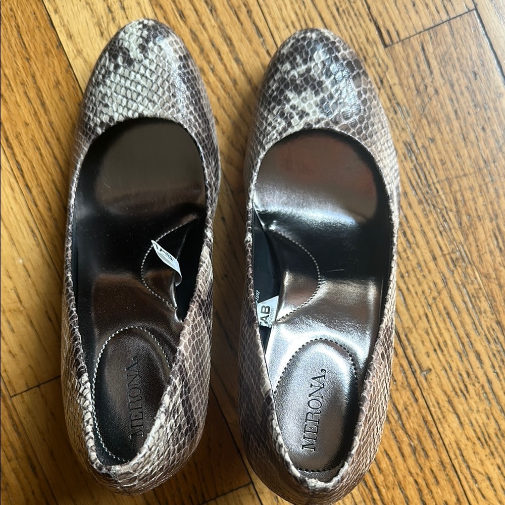 Merona Brown Flats with Elegant Design